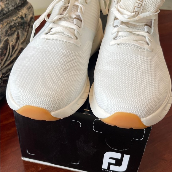 Golf shoes by Foot Joy in size 8M. - Picture 8 of 8